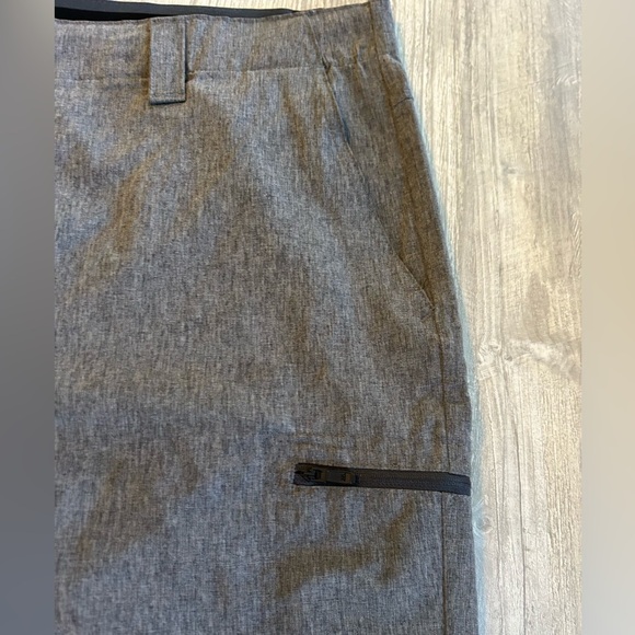 NWT ZeroXposur Sz 40 Slate Gray Stretch Travel Shorts - Flat Front - Zip Pocket - Picture 4 of 15